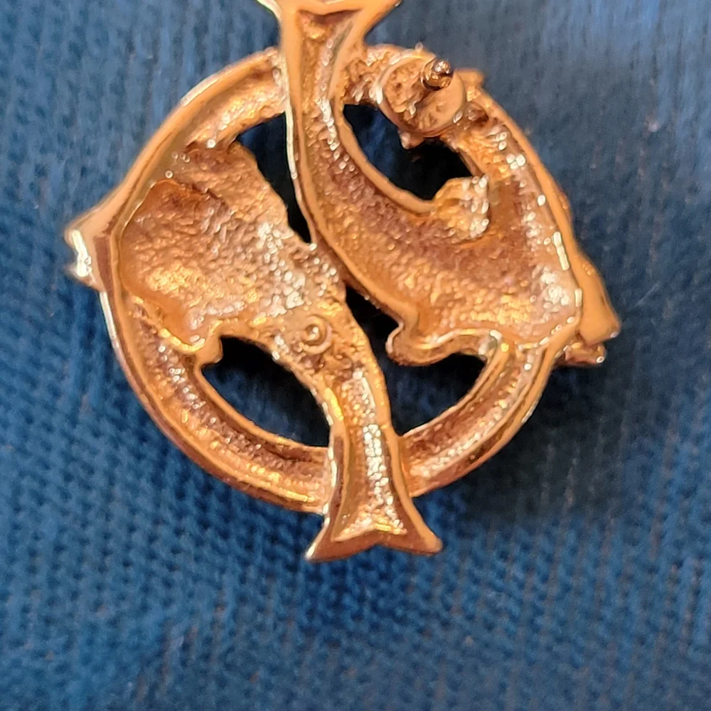 Vintage (?) Pisces Tie Tack ~ Lapel Pin ~ Unisex ~ 2 Fish ~ Gold Tone ~ FINAL!